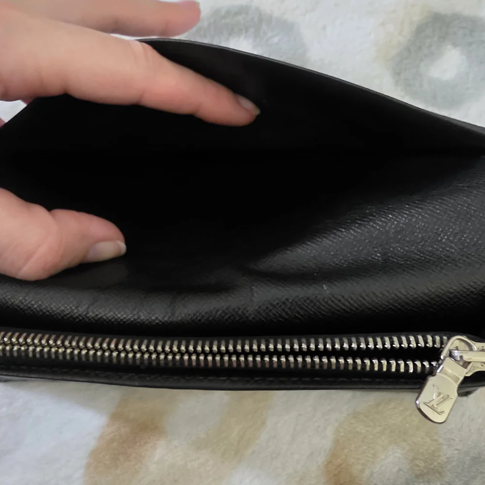 Louis Vuitton Brazza Wallet Black Taiga Leather COA Included - Picture 14 of 16